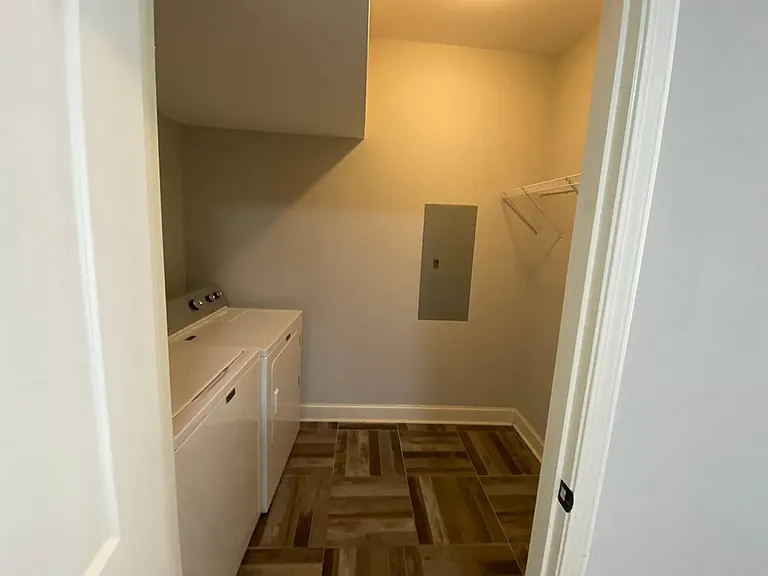 402 Shady Park Cv — Photo 7