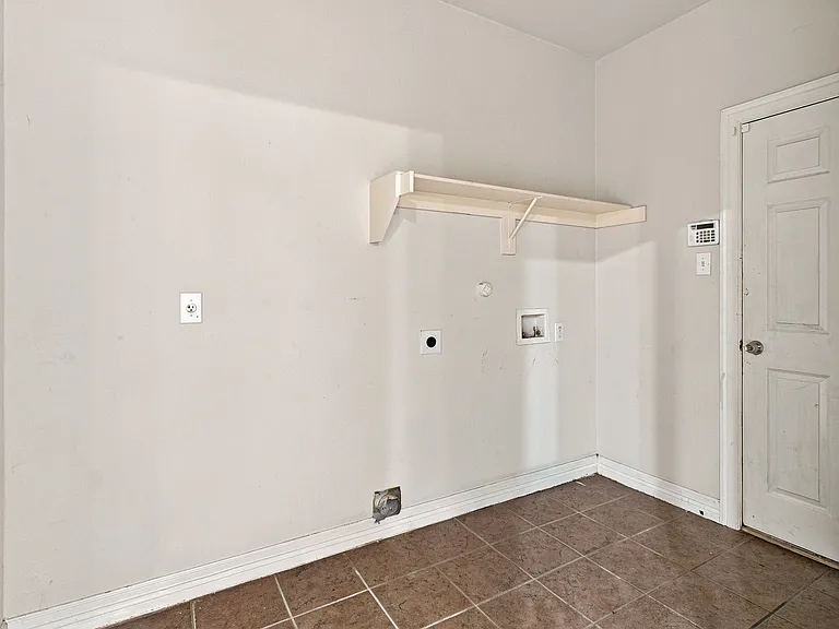 4608 Brighton Dr — Photo 1