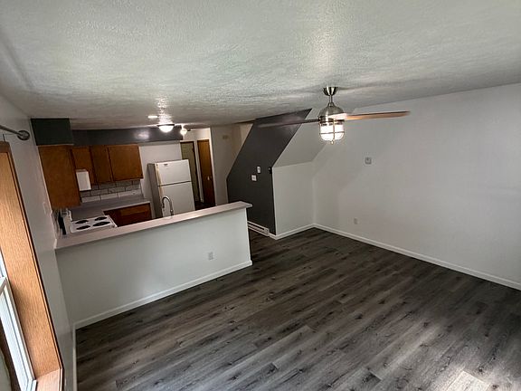 5th image of 938 Woodville Rd #2