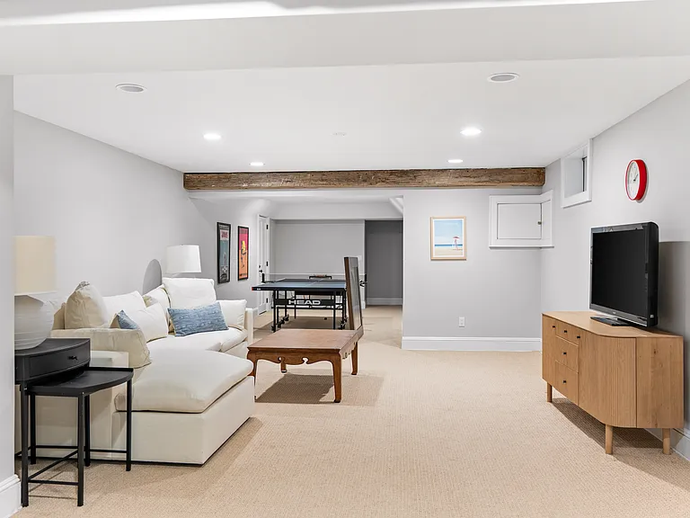 Carriage Ct — Photo 35