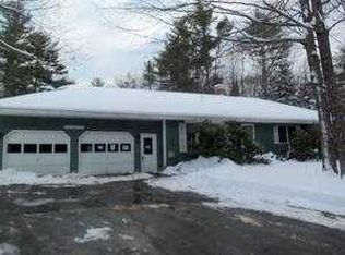 11 Hunter Ln, Topsham, ME 04086