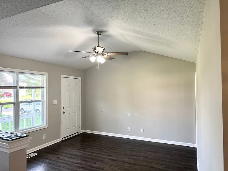 1804 Harbor Dr — Photo 2