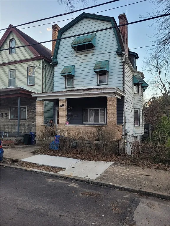 785 Montclair St photo 1
