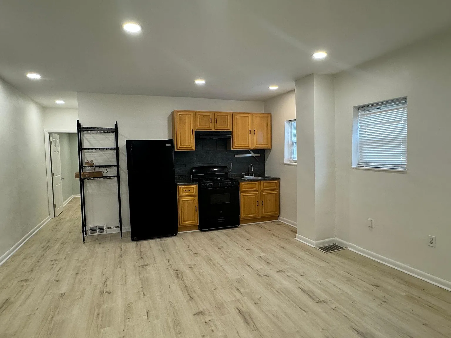 2 bed, 750 sqft, $1,600 — Photo 3