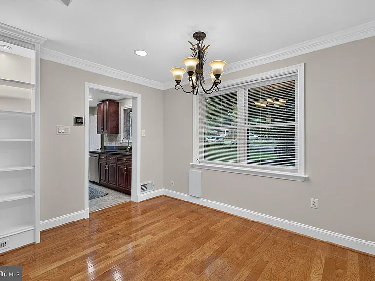 1813 Florin St — Photo 4