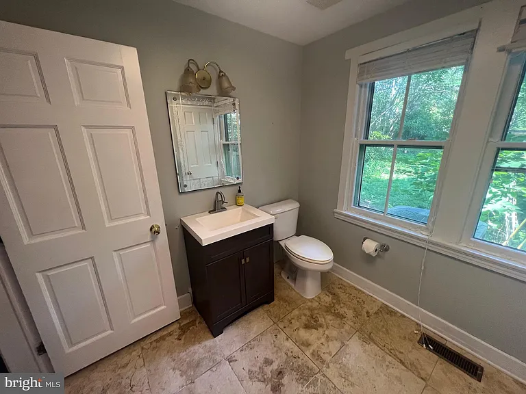 206 N Mill St — Photo 7