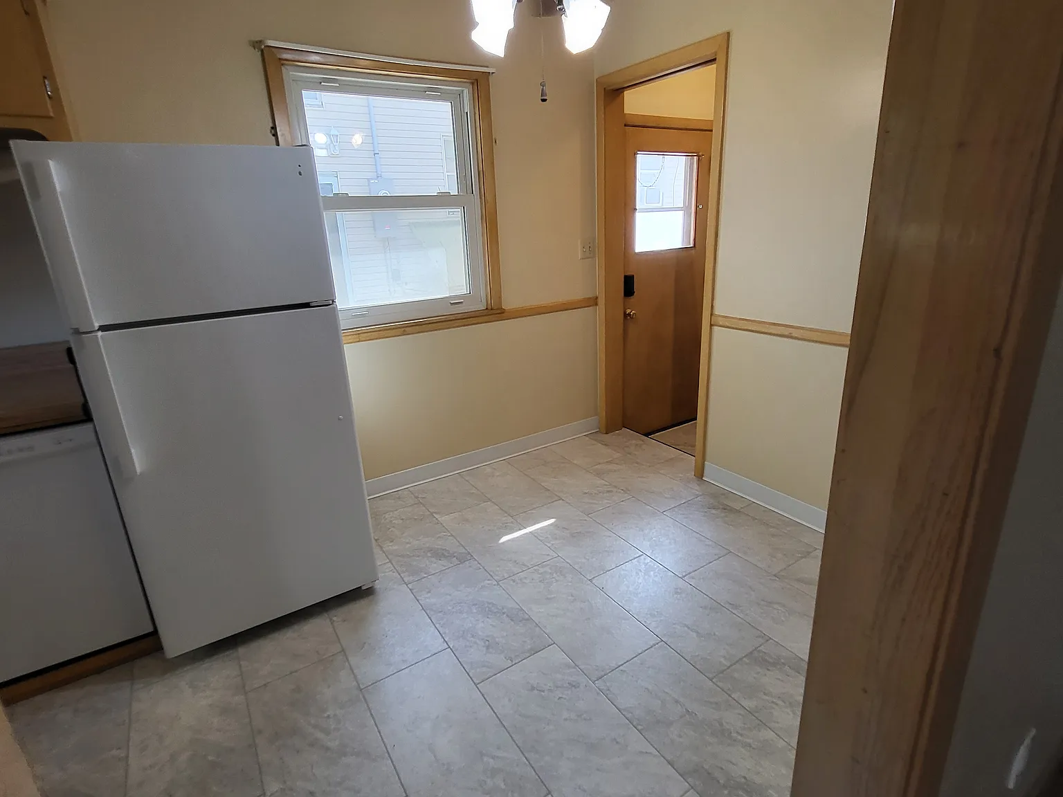 1411 S Duluth Ave — Photo 4