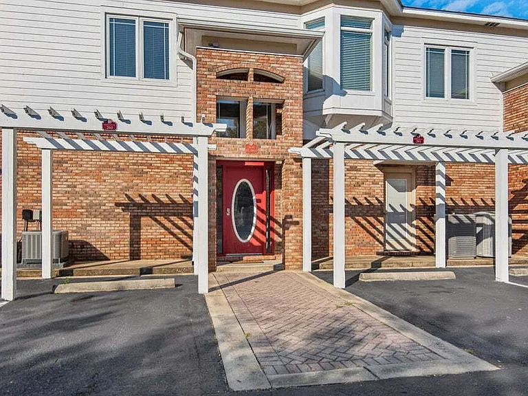 119 Beal Pkwy SE #203 — Photo 1