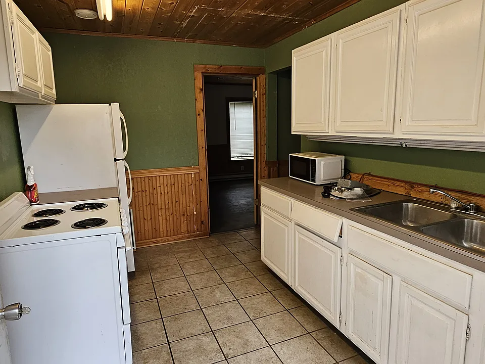 4586 Main St