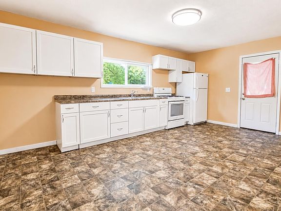4th image of 207 W Lake St