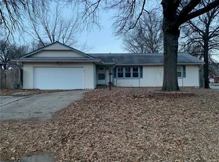 100 NW Redwing Dr, Lees Summit, MO 64063