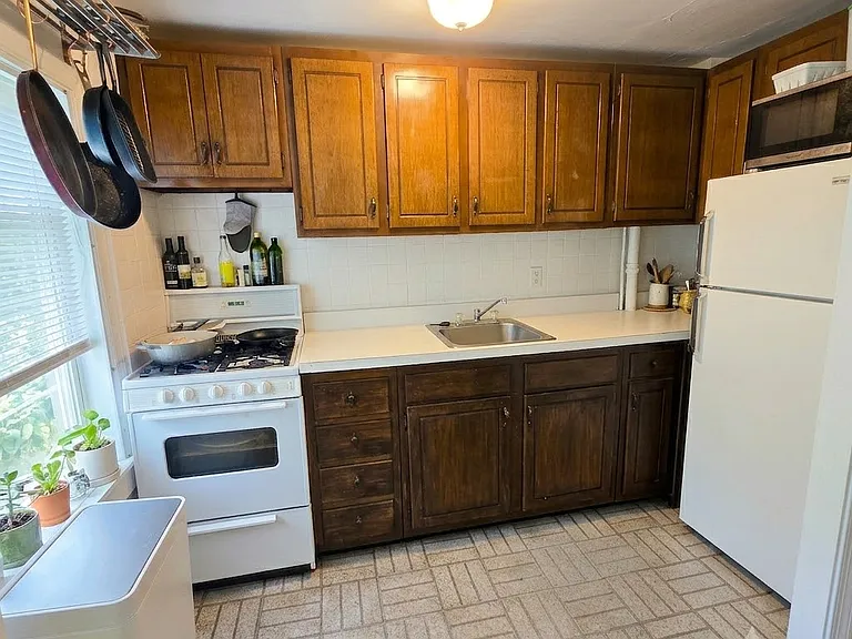327 S Camac St #3 — Photo 4