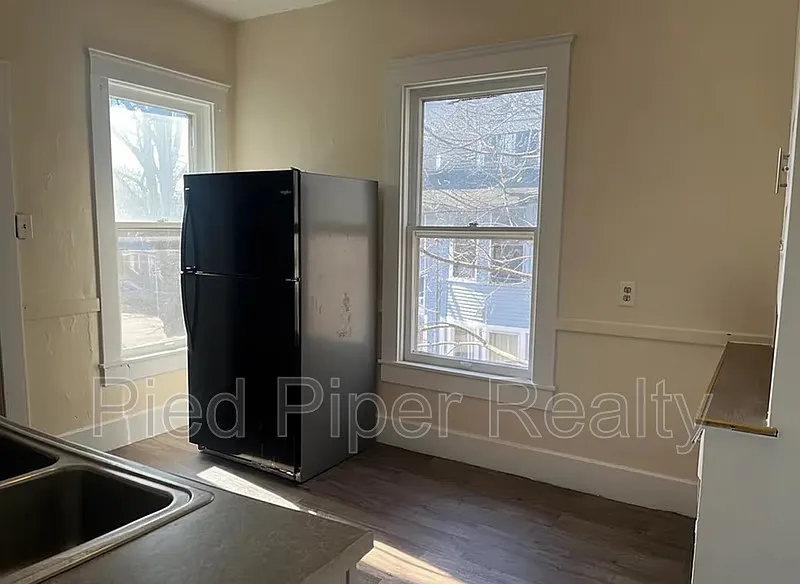 2 bed, 1.0 bath, $1,395 — Photo 3