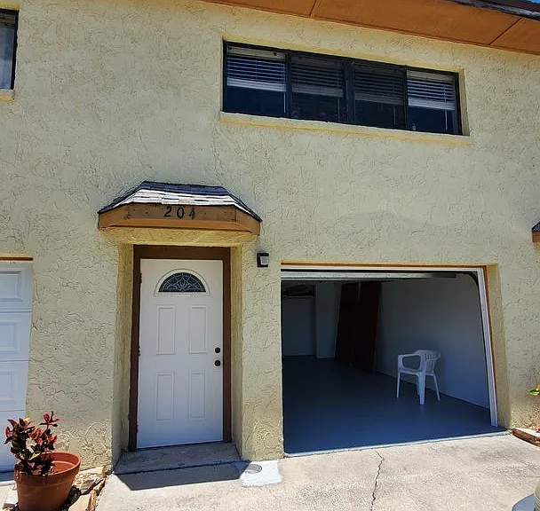 206 Pierce Ave — Photo 1