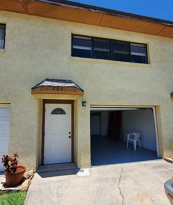 206 Pierce Ave