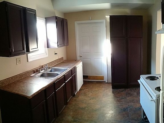 2nd image of 1328 Yecker Ave