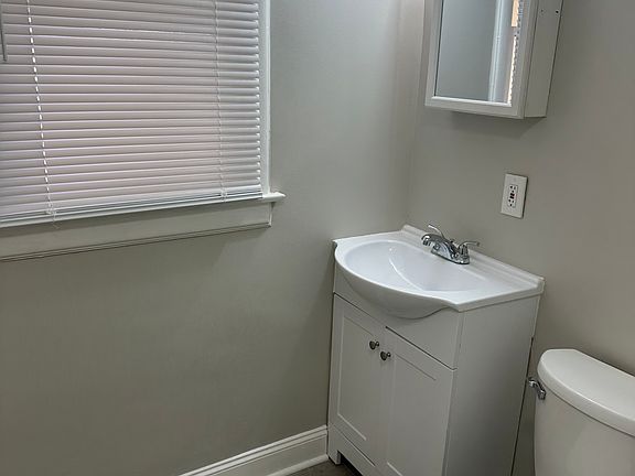 4th image of 607 W Ormsby Ave #2