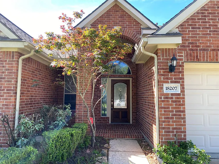 18207 Linden Forest Ln — Photo 2