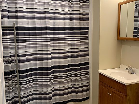 322 W 10th - 1 Bathroom