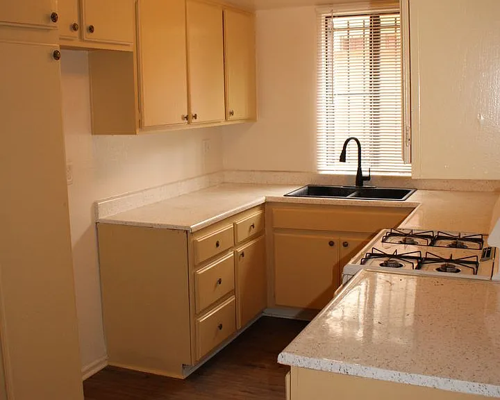 12100 Birch Ave — Photo 18