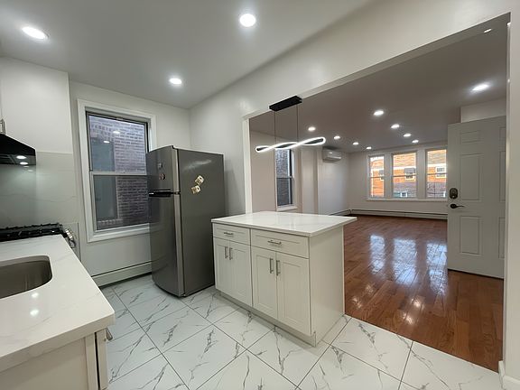 4th image of 3 Henry St Floor 2