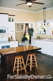 Large Eat-in Kitchen
						:
						Electric Appliances can stay. Plenty of storage