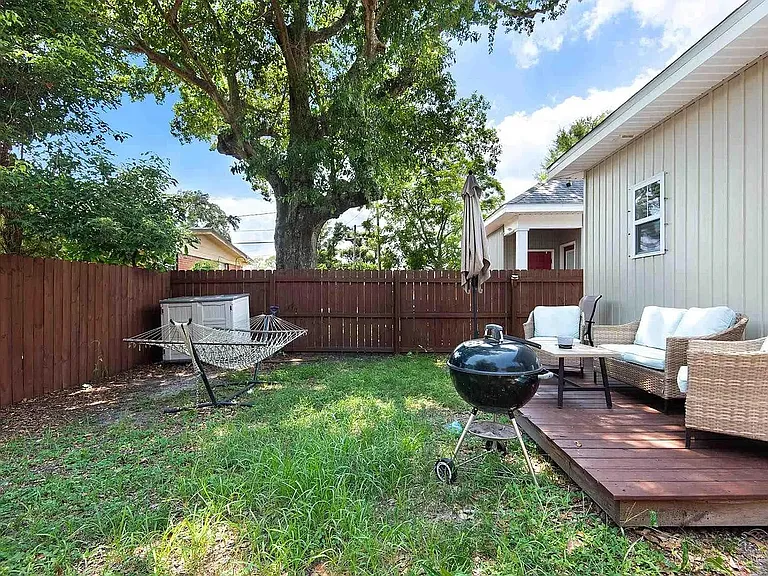 1115 W Government St — Photo 11