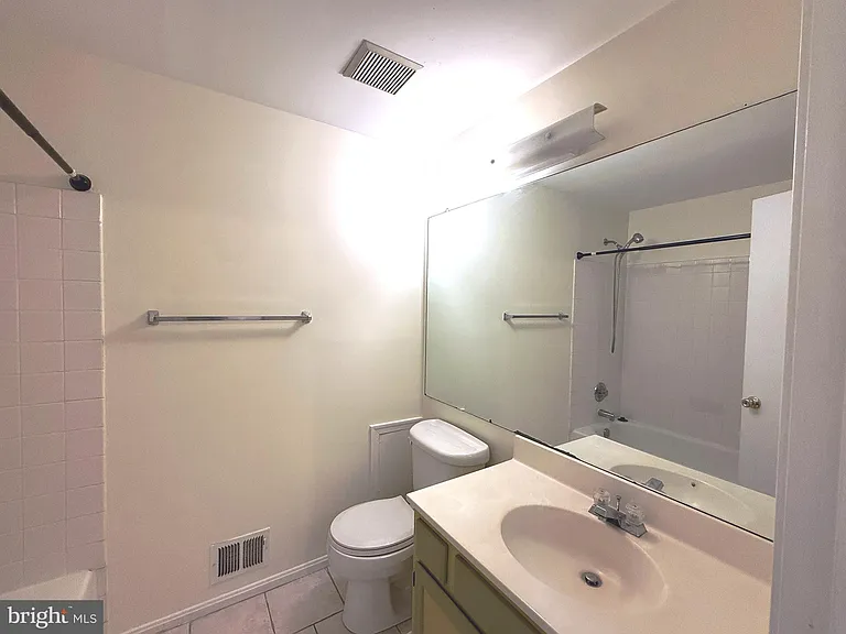 11 Wimbledon Ct — Photo 16