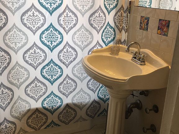 796 B66 Bathroom.jpg