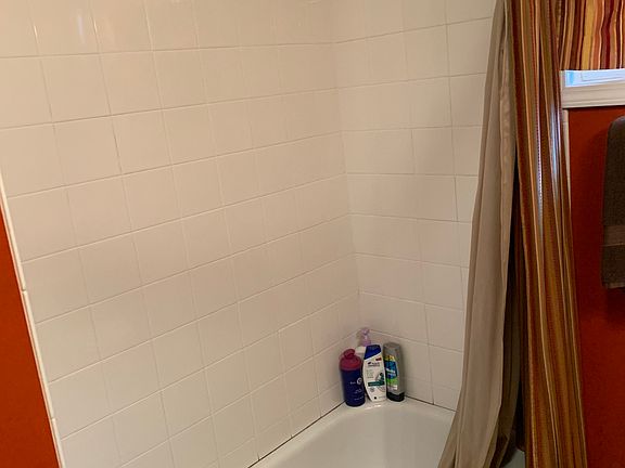 4th image of 301 Gatewood Ave