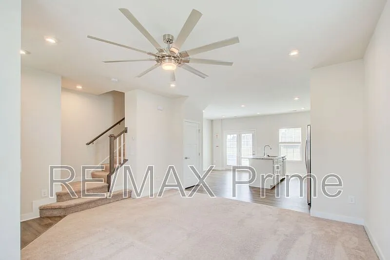 3 bed, 2.5 bath, 1280 sqft, $2,250 — Photo 4