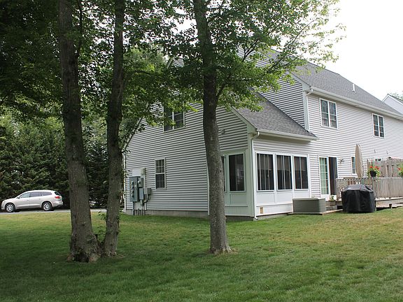 4th image of 1024d Boston Neck Road #D