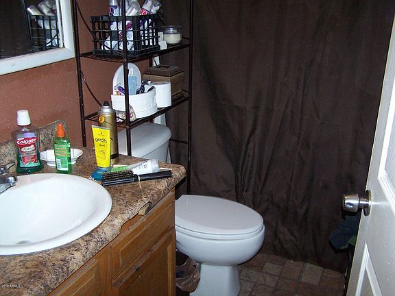 5th image of 422 E Vine Ave