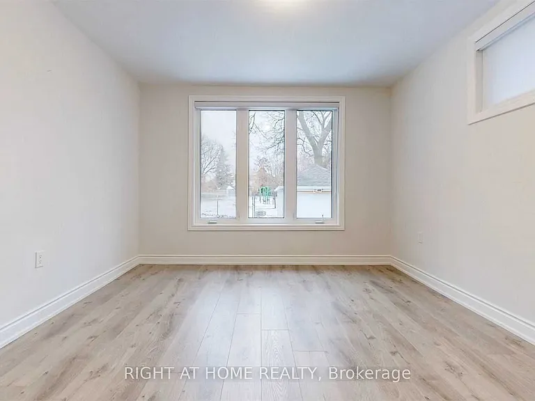 8 Airley Cres #MAIN — Photo 13
