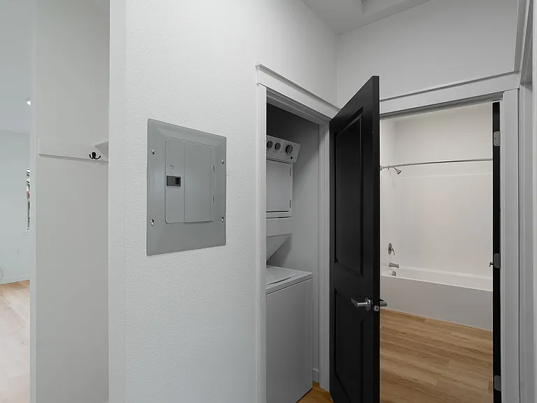 Riddell Rd Apartments — Photo 23