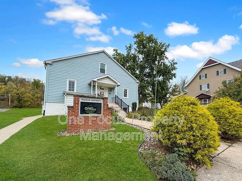 2 bed, 1.0 bath, $895 — Photo 1