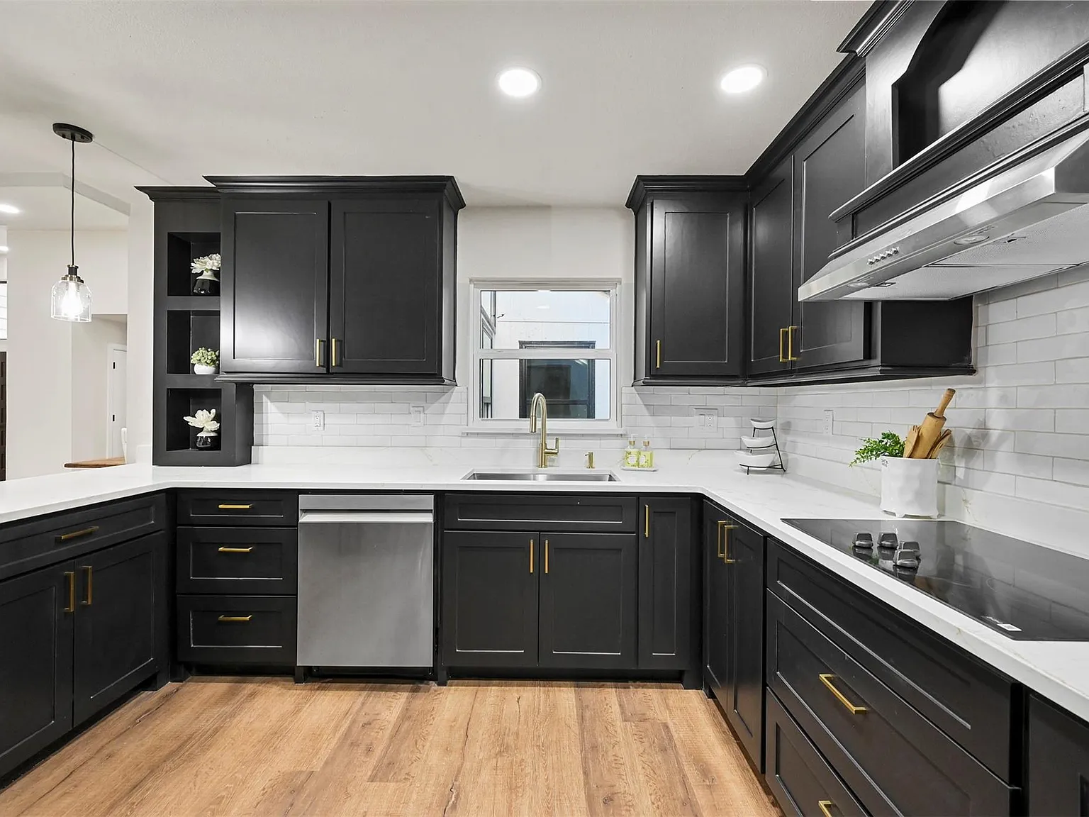 4 bed, 2898 sqft, $6,500 — Photo 3