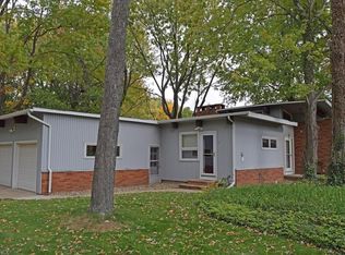 2 Nepahwin Rd, Timberlake, OH 44095