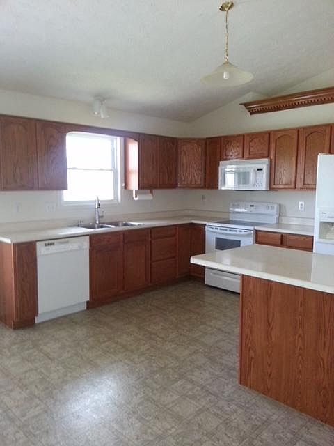 2nd image of 2427 Shorewood Dr