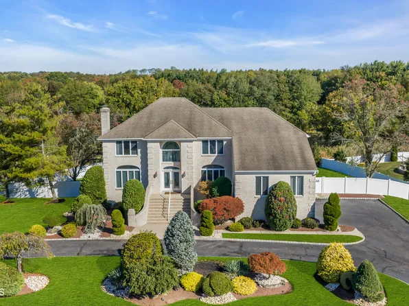 11 Whistler Way, Marlboro, NJ 07746