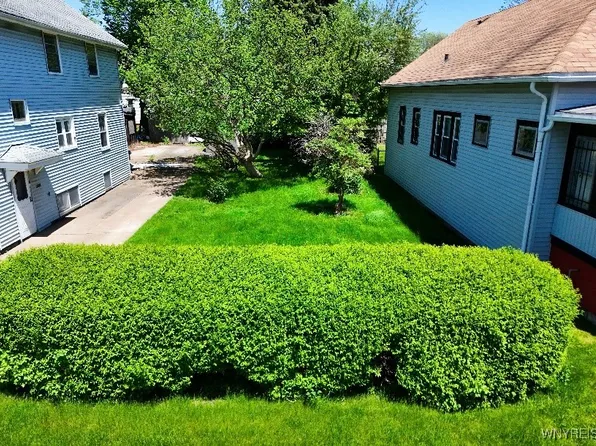 40 Drexel Rd #18, Buffalo, NY 14214