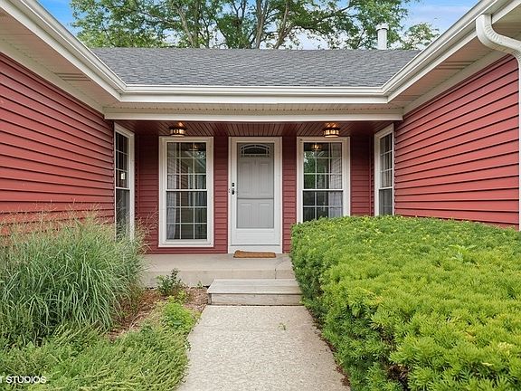 2nd image of 3912 Brett Ln