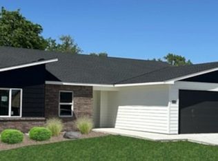 1202 SE 8th St, Newton, KS 67114