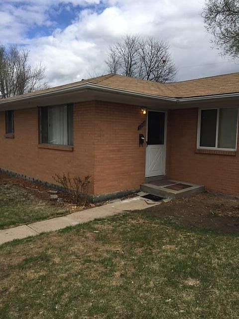 Brick ranch, half duplex