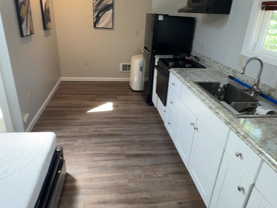 1st image of 871 E Oak St Unit A