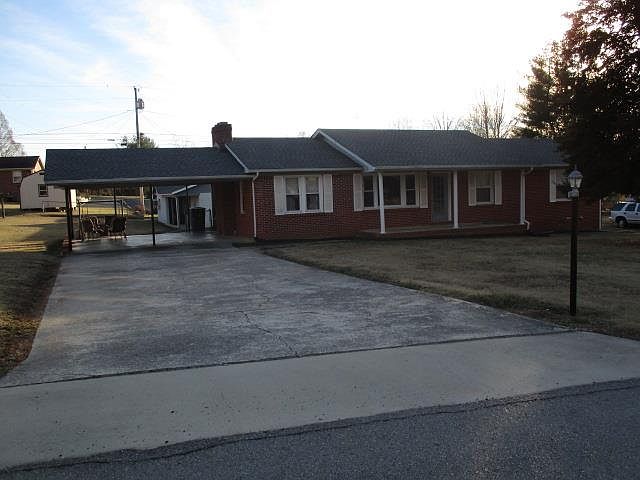 1st image of 313 Lagoon Dr
