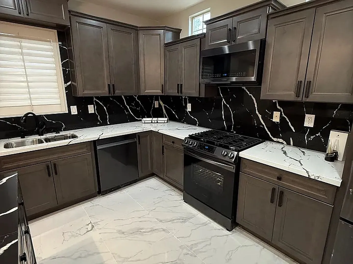 Beautiful Renovated Home Mission Valley — Photo 2