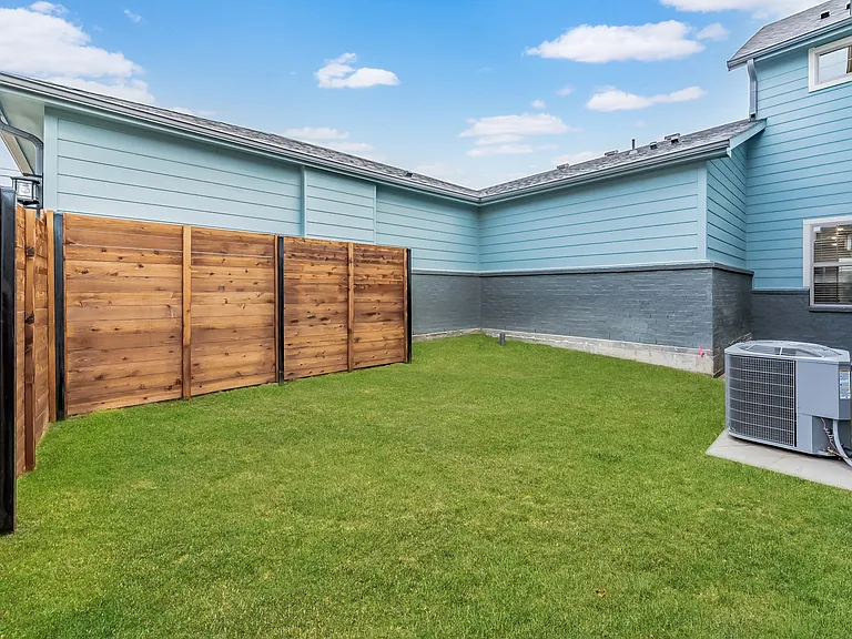 9713 Thorncrown Ln — Photo 35