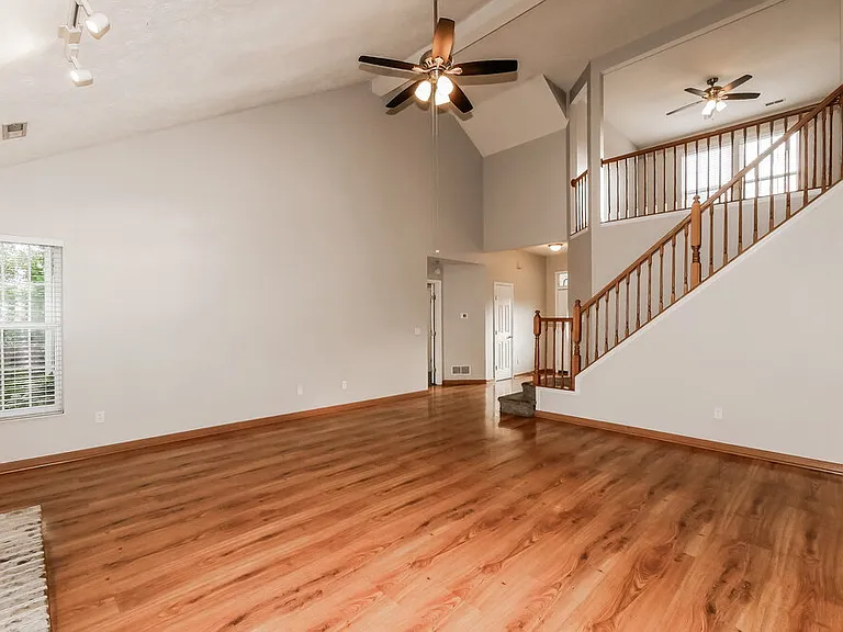 401 Creekstone Dr — Photo 7