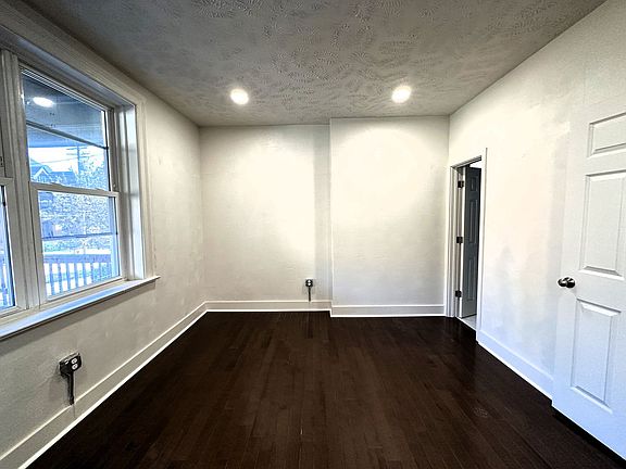5th image of 362 S Negley Ave APT 1